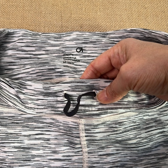Gap black out technology athletic leggings - Picture 8 of 8